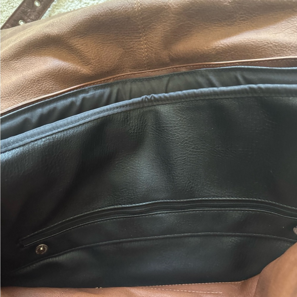 Adrian Klis 2482 Leather Messenger Bag - Picture 11 of 11